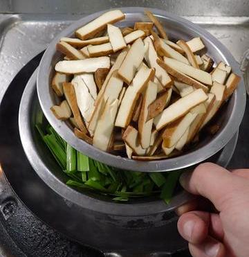 韭菜香干炒肉沫,这样做怎么样家常美食,持续更新~