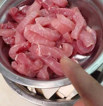 牛肉 家常（牛肉在家这样做鲜香嫩滑,家人都夸你是大厨~）