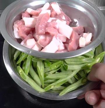 肉焖豆角的做法（肉焖豆角,简单又好吃,精彩美食、持续更新~）